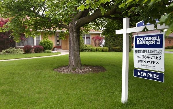 Housing prices around Twin Cities stay flat 