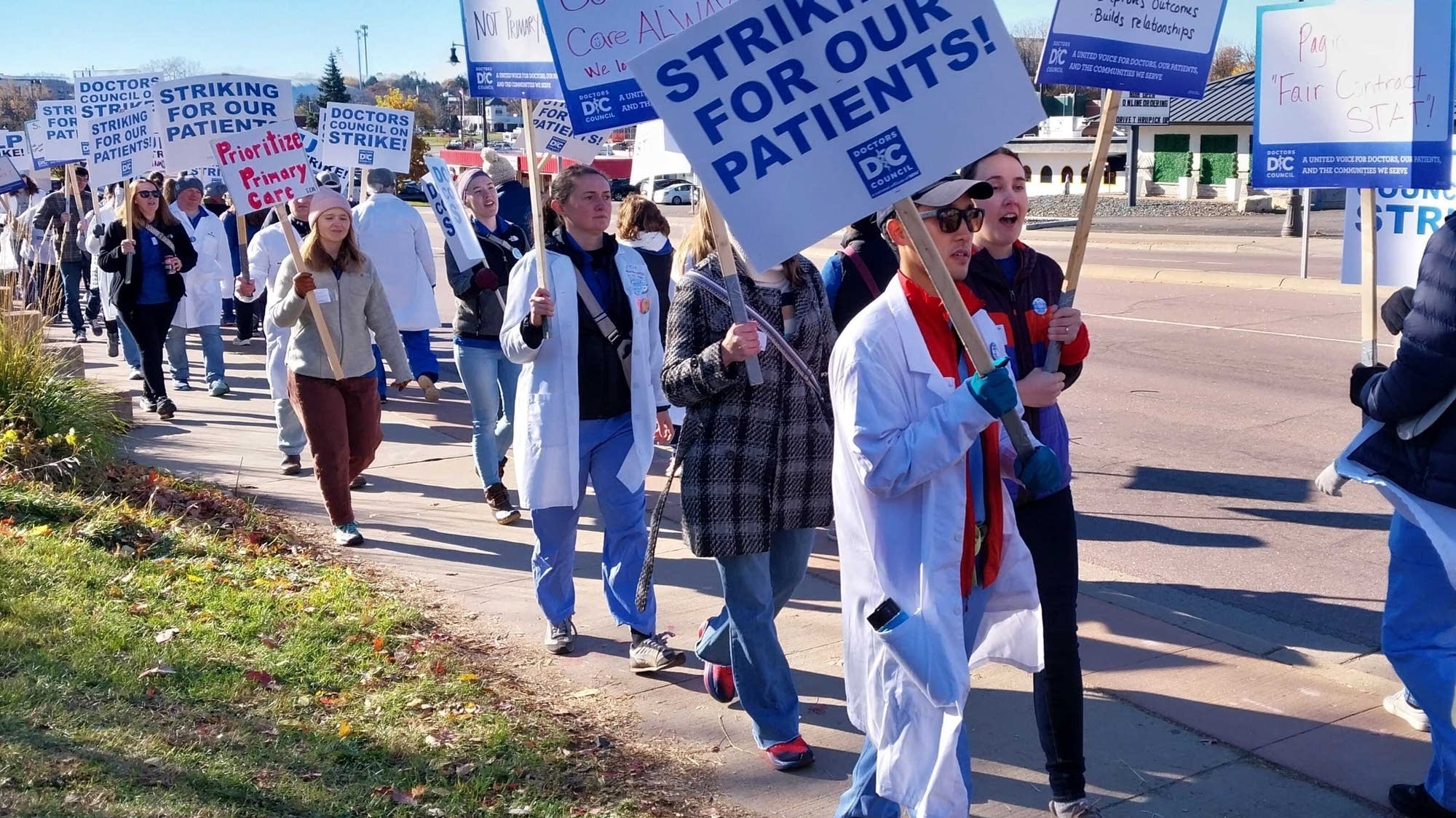 Allina Health doctors, clinicians reach tentative first contract agreement