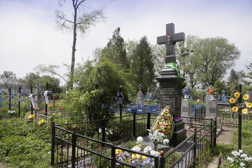 Monument to civilians burned alive
