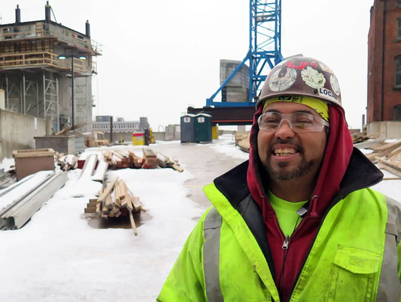 builder dress code outdoor construction winter Winter PPE for Construction Workers: Staying Safe on the Job in Cold Conditions - Frontier Industrial Corporation