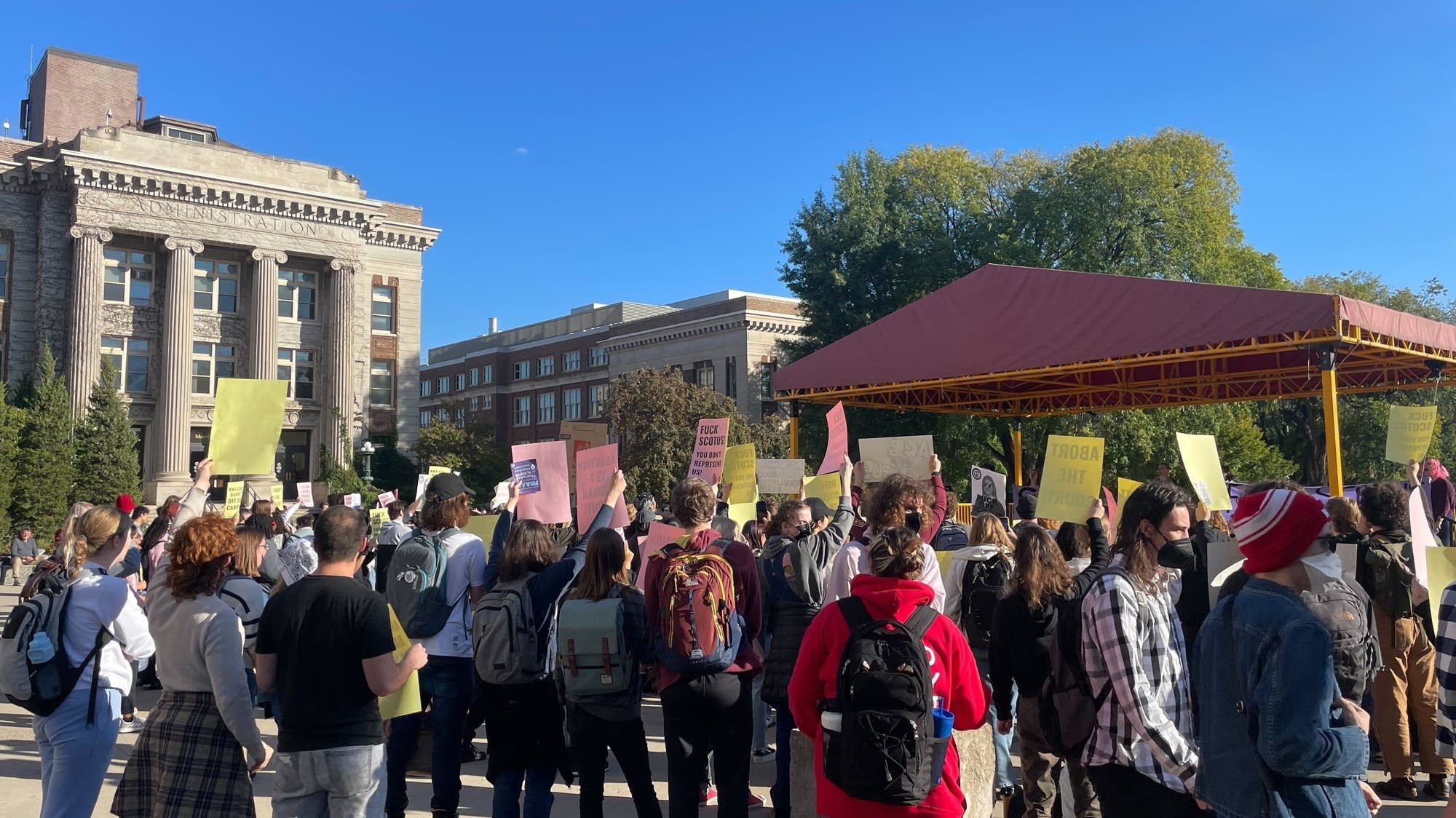 Justice Amy Coney Barrett talks Supreme Court ethics code in visit to UMN amid protesters - Vimarsana News