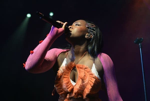 Rachel Chinouriri performs at Queen Margaret Union, Glasgow University on November 12, 2024 in Glasgow, Scotland.