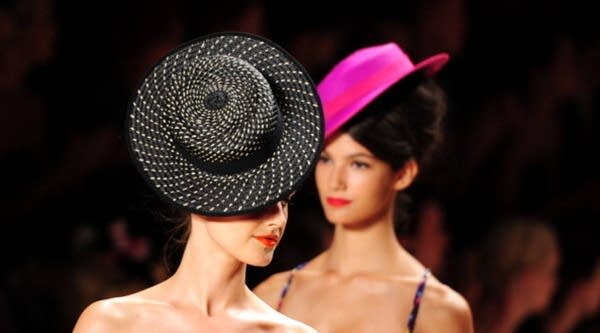 According to a study, these models will probably earn $230,000 more over her lifetime than those in the bottom seventh of looks. 