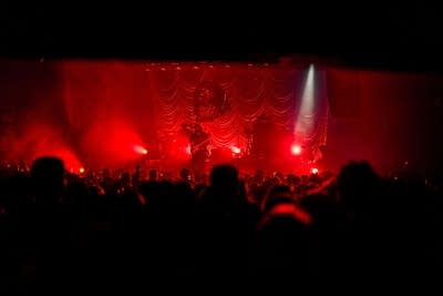 Leon Thomas performing on stage