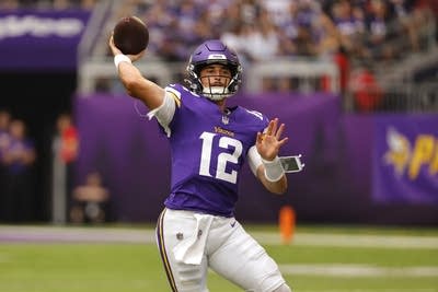minnesota vikings play football