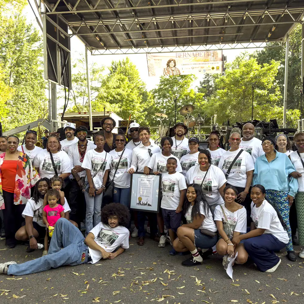 Play, image size:1000x1000