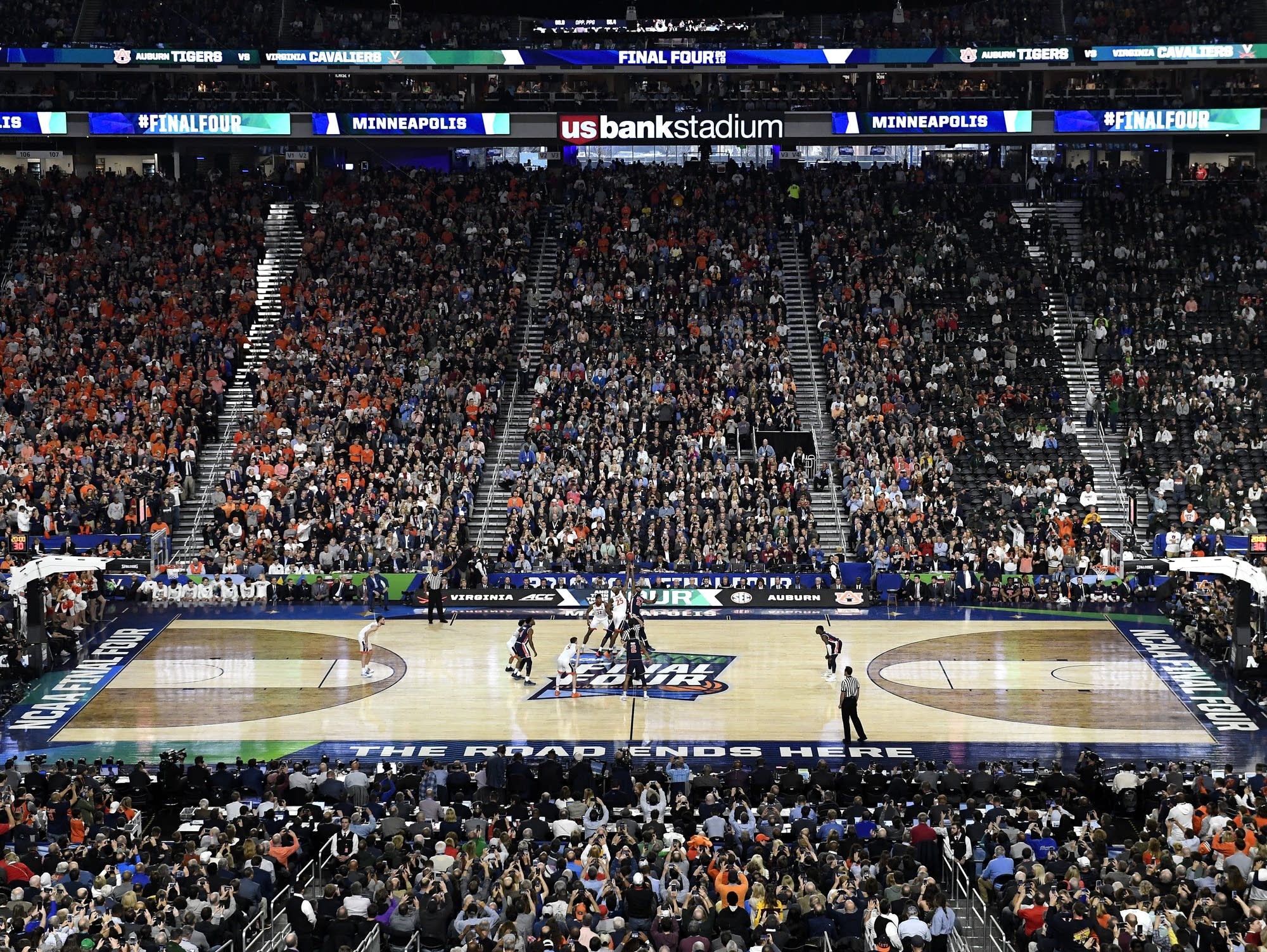 Tip-off of Final Four in Minneapolis