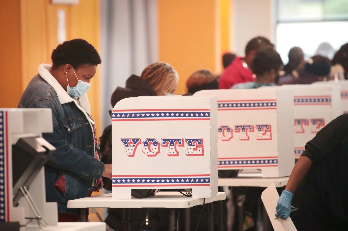 The last days of Wisconsin's pandemic election | APM Reports