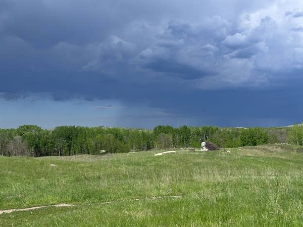 Near record temperatures roll on, storms pause