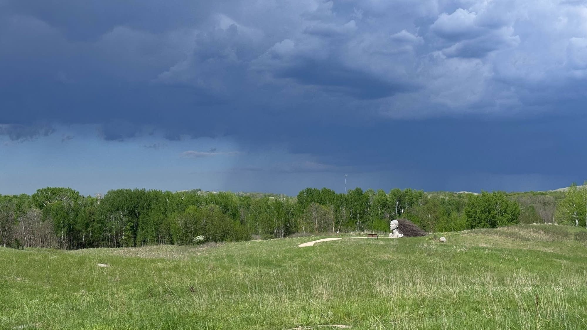 Near record temperatures roll on, storms pause