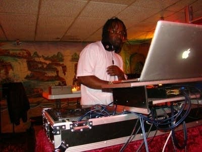 Disco T at the turntables