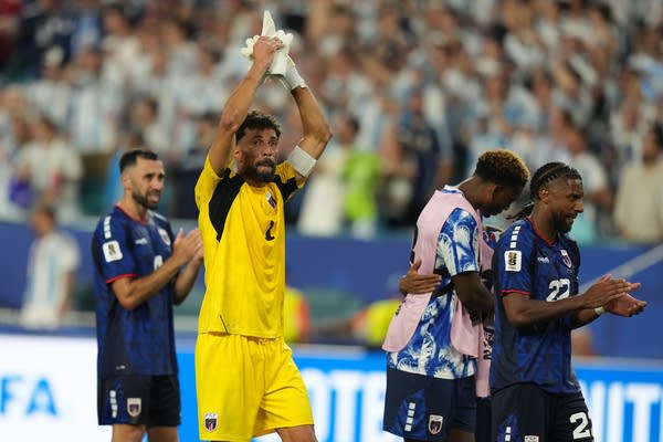 Cape Verde players applaud the crowd