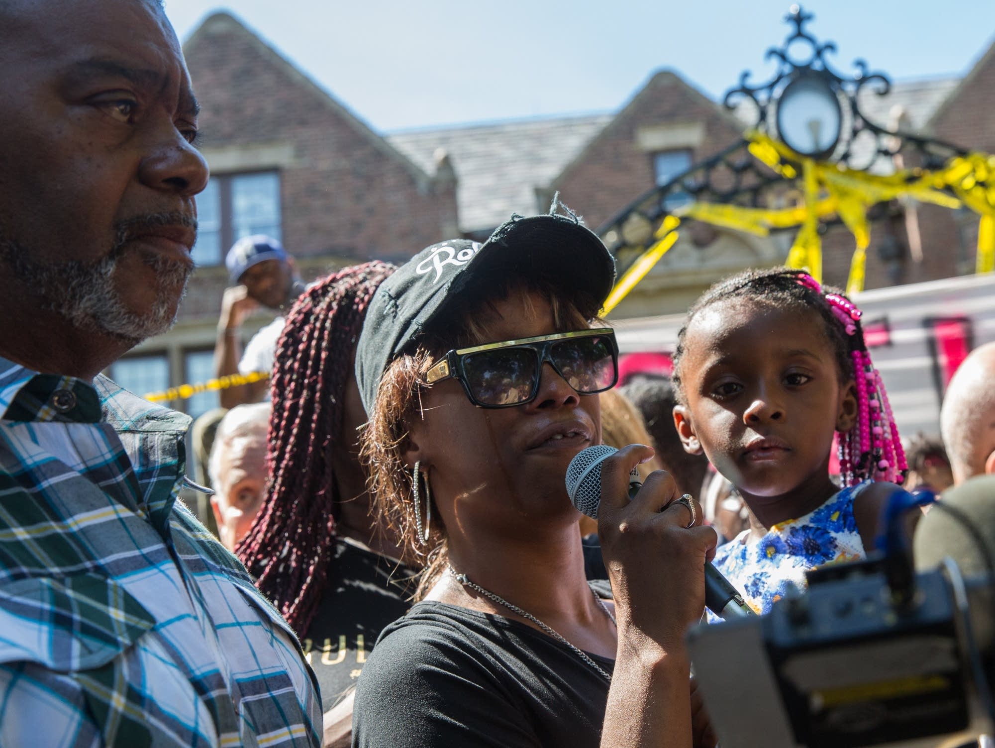 Diamond Reynolds and daughter
