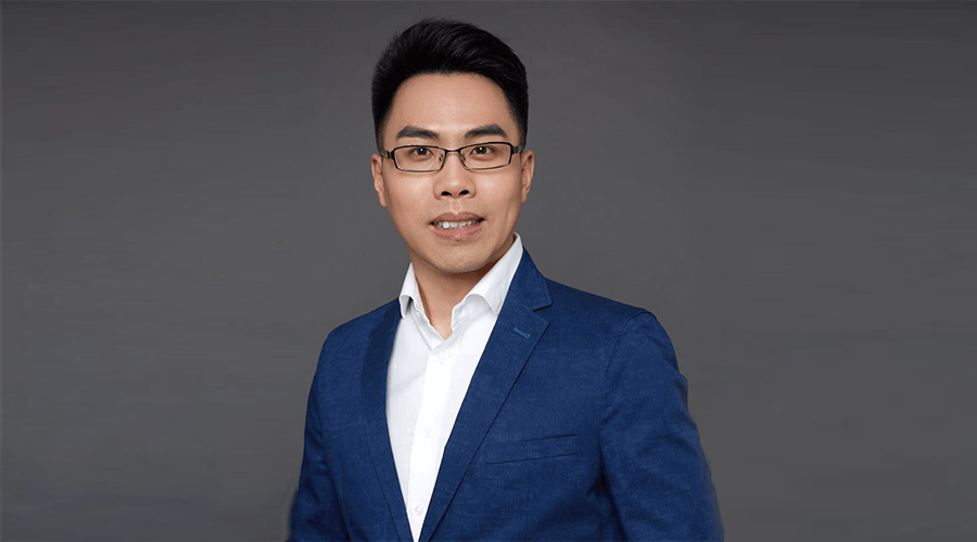 Broadcasting professor Zheng Wei 