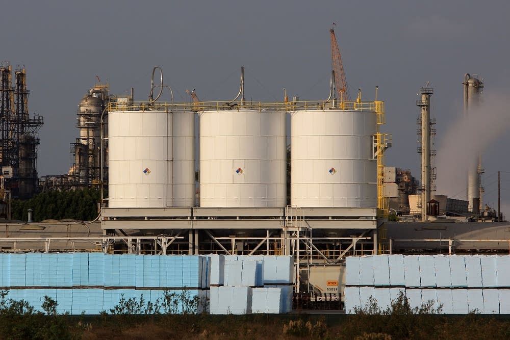 Dow Chemicals Plans To Layoff 5,000 Employees