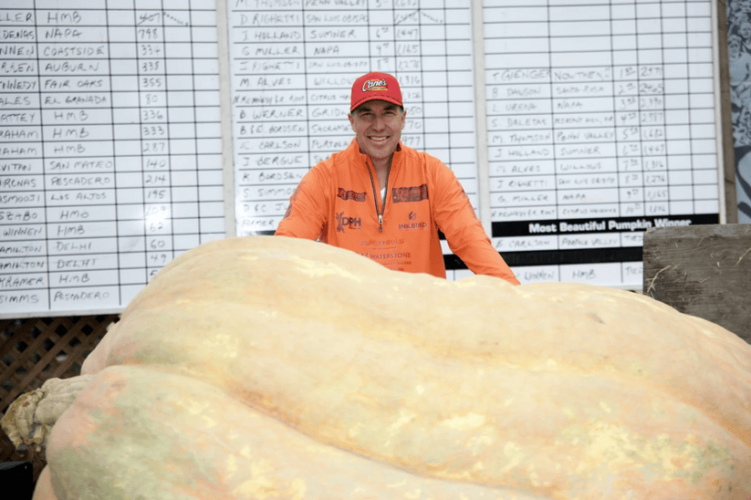 22d728-20251021-a-man-poses-with-his-pumpkin-823 These Midwesterners raise giant pumpkins