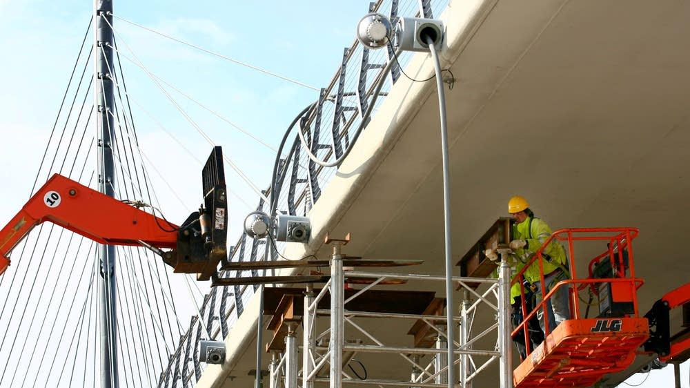Workers reinforce Sabo bridge after support failure | MPR News