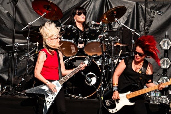 Celebrating 40 years of L7