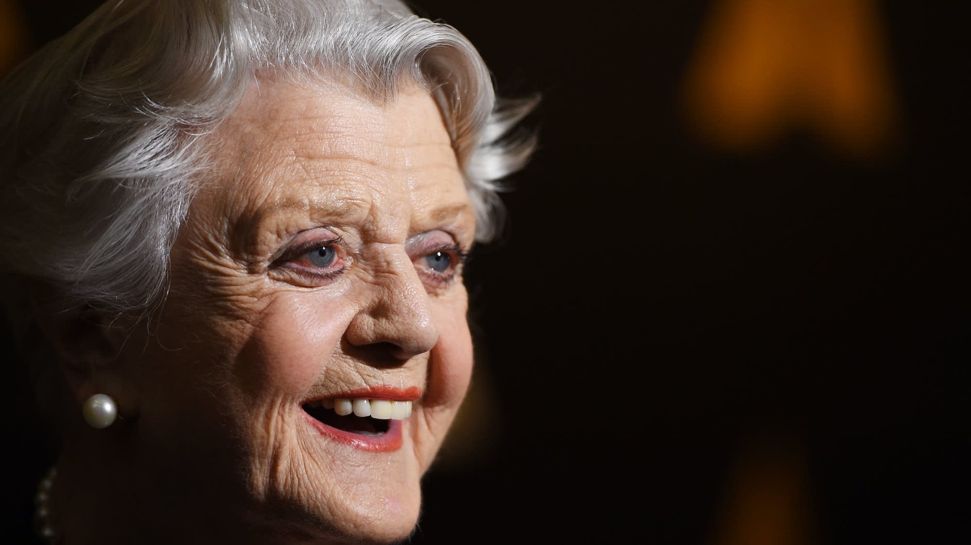 actress Angela Lansbury dies