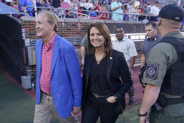 Ken Paxton,Angela Paxton