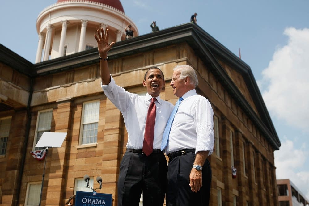 Obama and Biden at the Illinois Capitol