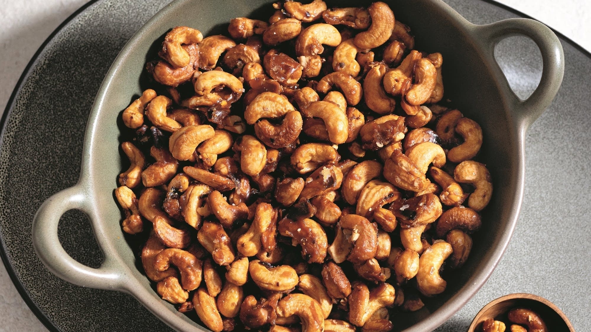 WNK_Sweet & Spicy Honey Butter Cashews from Anna Cooks