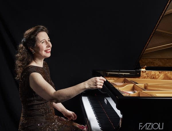 Angela Hewitt concludes her complete Mozart Piano Sonatas project