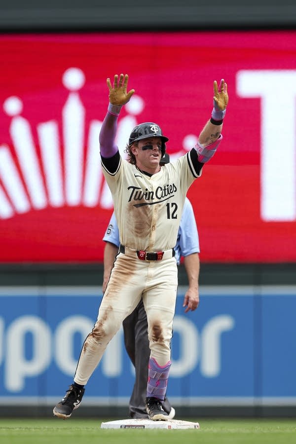 CJ Abrams hits a leadoff homer and steals 3 bases as the Nationals beat the Twins 7-2