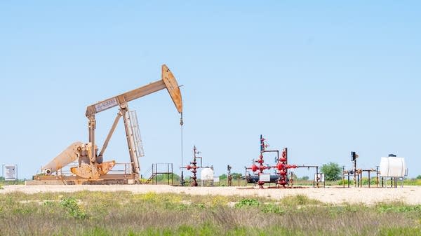 Despite Iran conflict, U.S. oil production is unlikely to budge