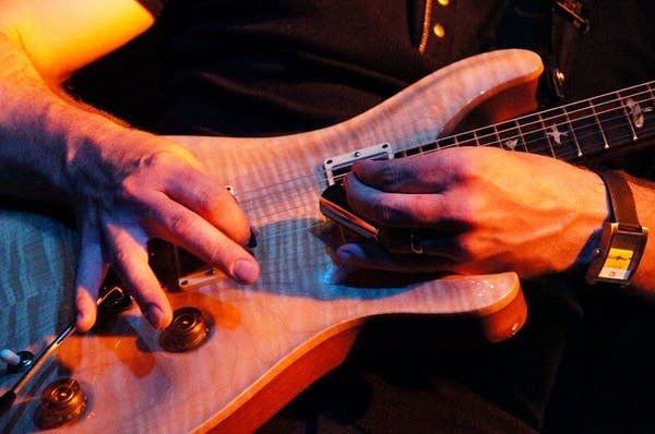 9:30 Coffee Break: Slide guitar