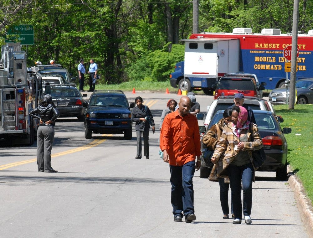 Relatives return to cars