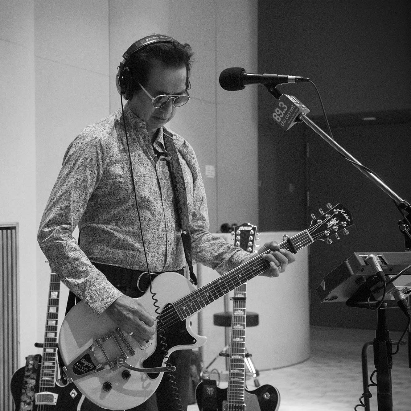 Alejandro Escovedo in studio