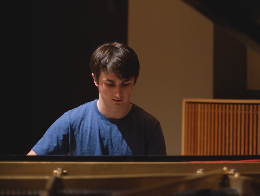 Alex Beyer, pianist and mathematician YourClassical