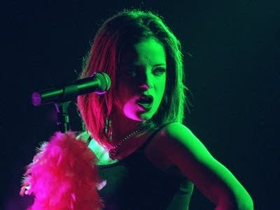 Nov. 5 in Music History: Garbage launched their very first tour with a show in Minneapolis