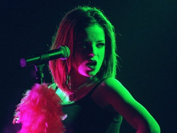 Nov. 5 in Music History: Garbage launched their very first tour with a show in Minneapolis