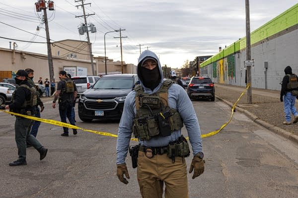 St. Paul federal law enforcement operation at Bro-Tex draws protests | MPR  News