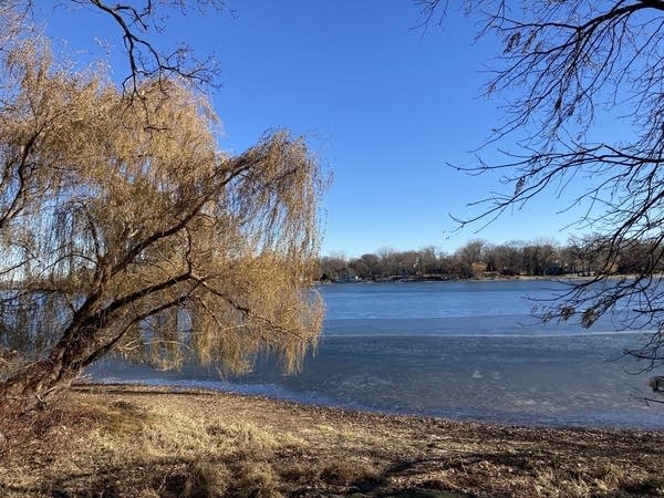 Lake ice melting 