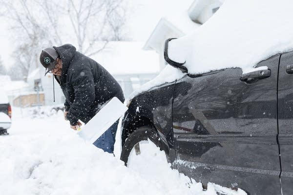 Highways reopen across southern Minnesota after spring blizzard