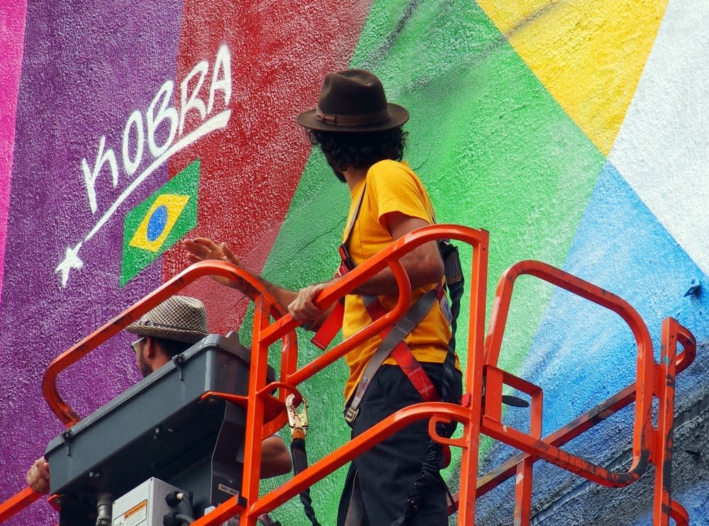 Eduardo Kobra looked up at his signature.