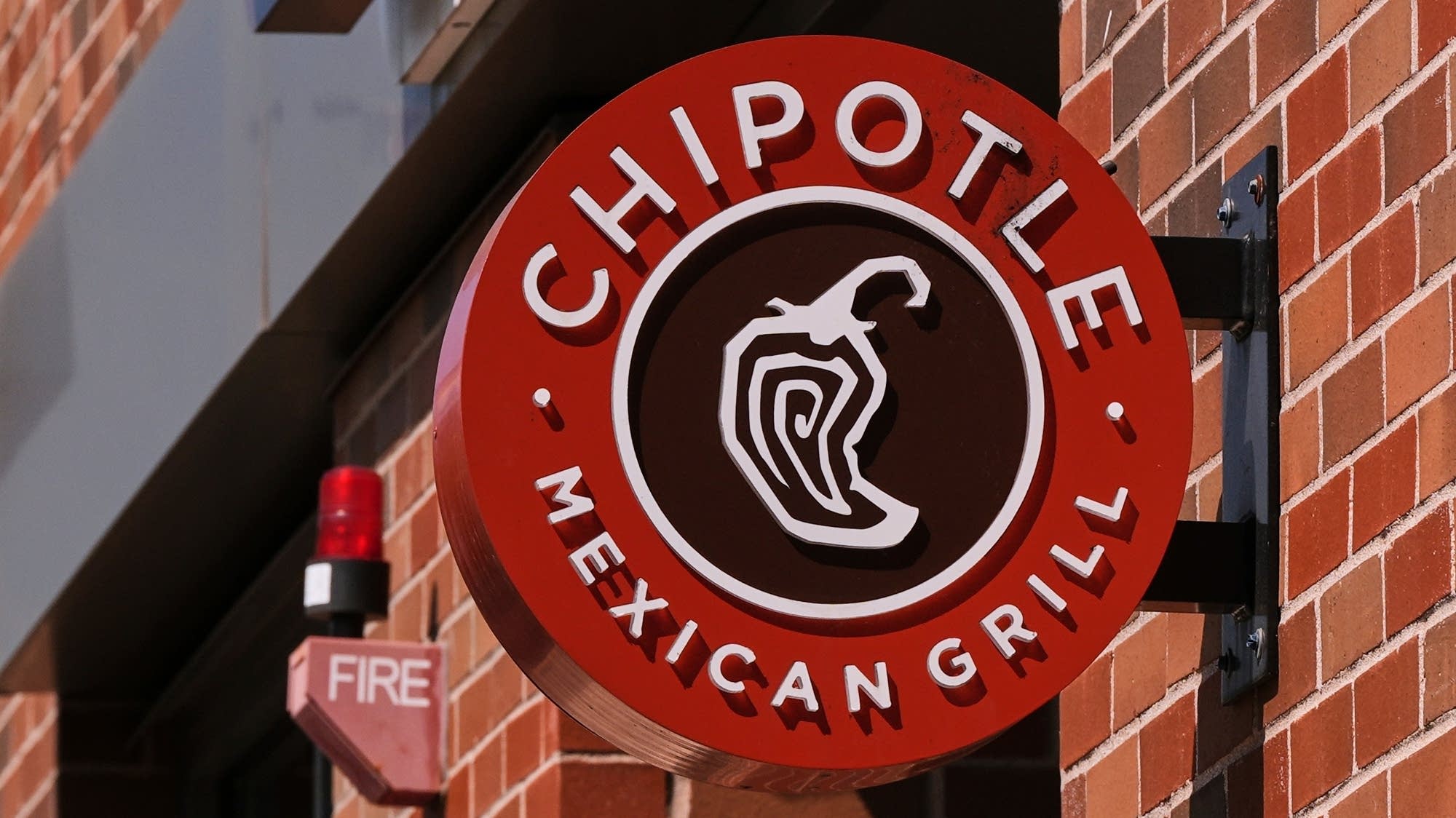 Jalapeños linked to a U.S. and Chipotle salmonella outbreak are tracked to a Mexican farm and a distributor