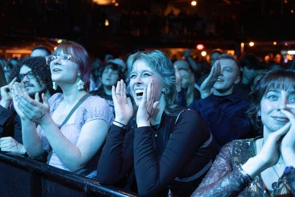 Coffee Break: Standing Ovation! 