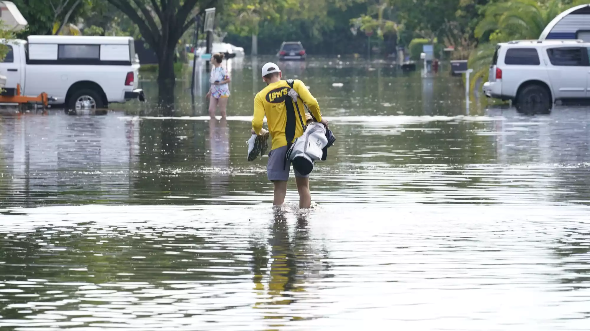 Florida floods: Businesses, residents begin cleaning up mess | MPR News