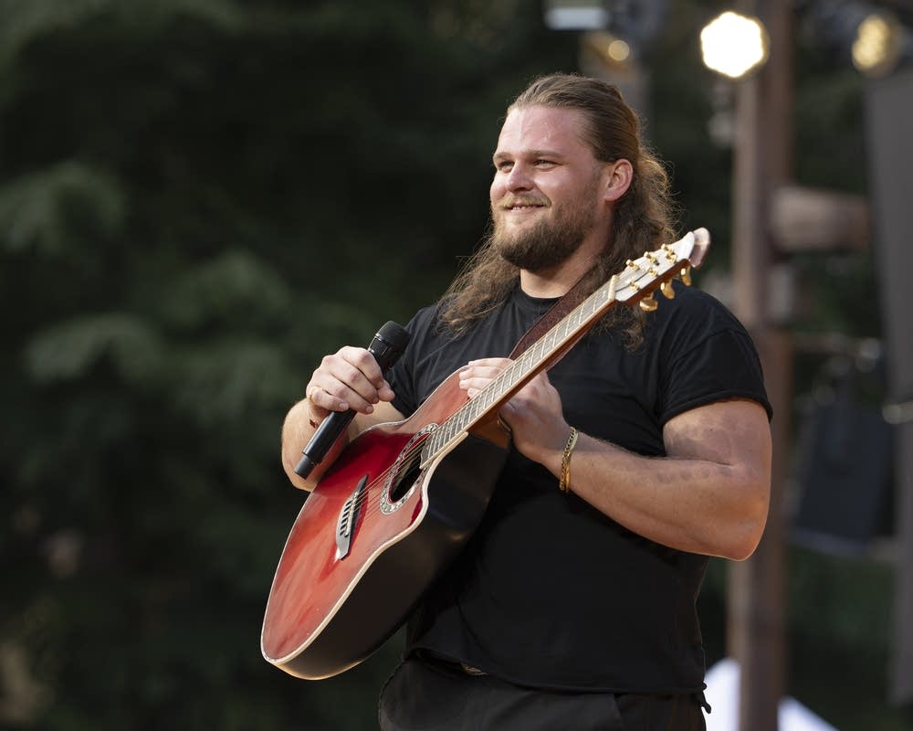 Chris Tungseth, 'American Idol' contestant from Minnesota, advances to top  11 | MPR News