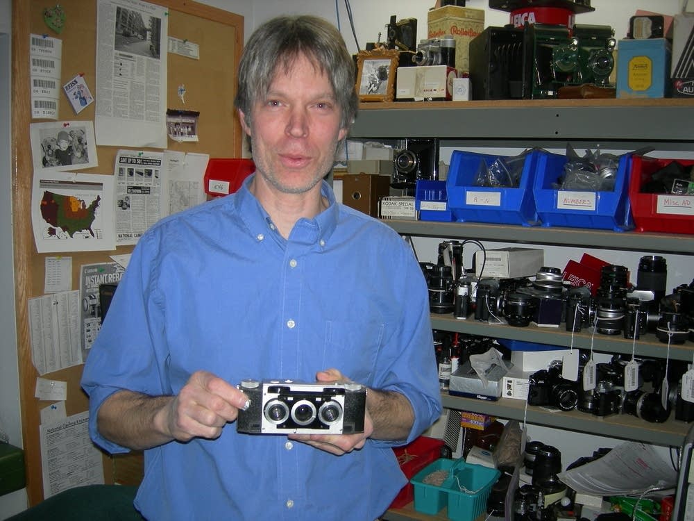 Vintage 3-D camera