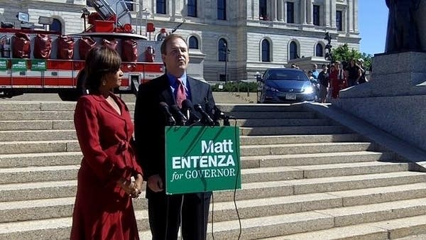 Entenza picks Robinson