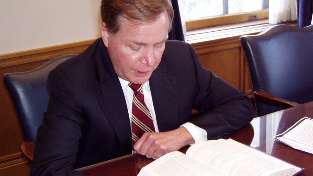 Hatch says no need to charge more than 4 in discounters' generic drug