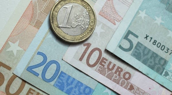 Euro faces headwinds on 15th birthday