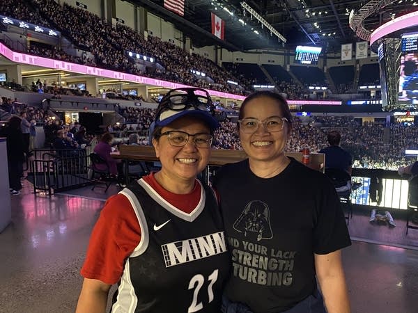 two women smile at lynx game
