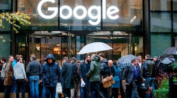 Google staff stage a walkout at the company's UK headquarters in London on November 1, 2018 as part of a global campaign over the U.S. tech giant's handling of sexual harassment.