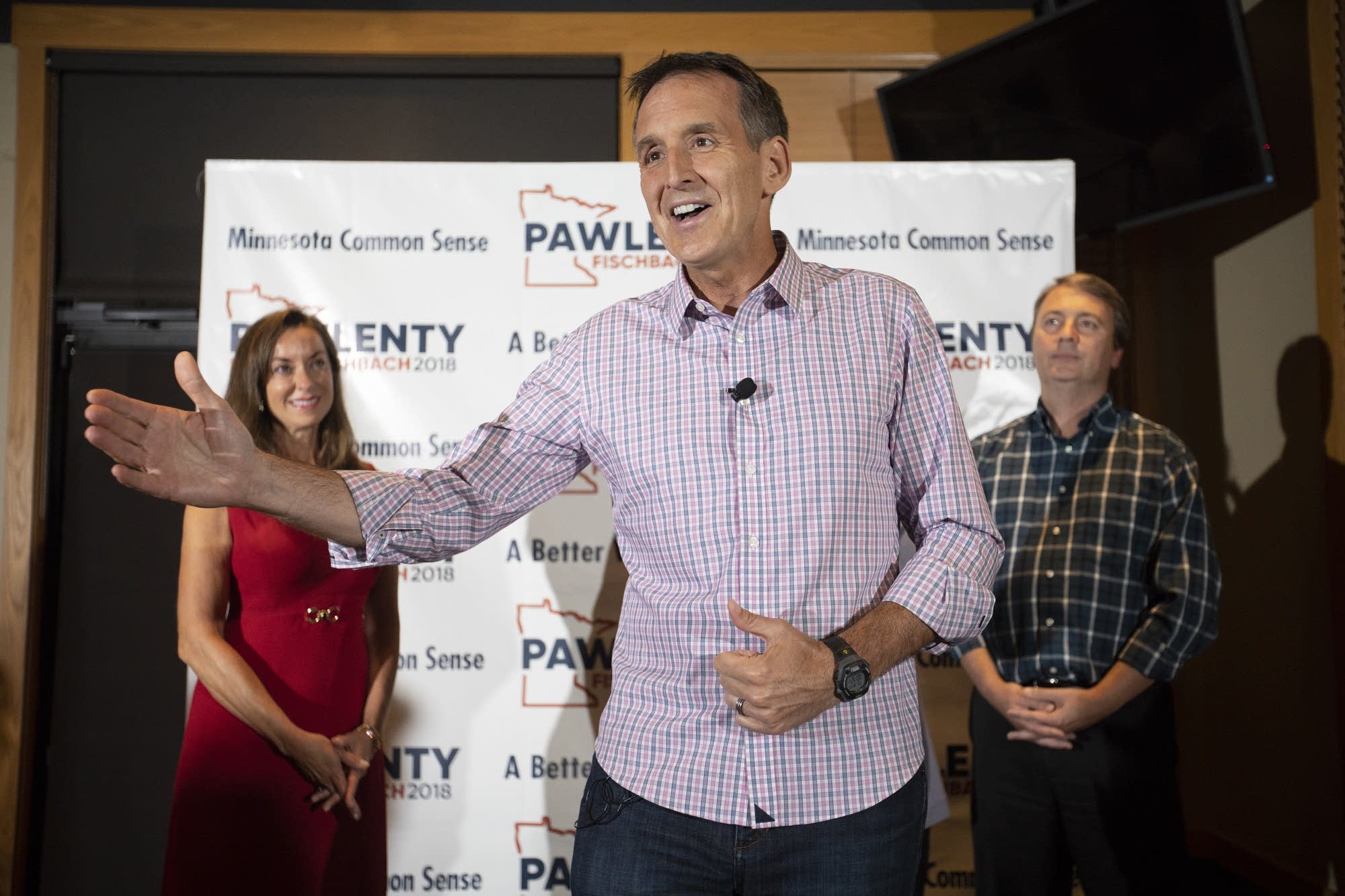 Tim Pawlenty speaks to the crowd of supporters.